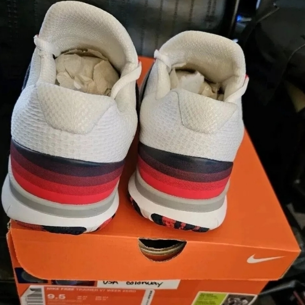 NIKE FREETRAINER V7